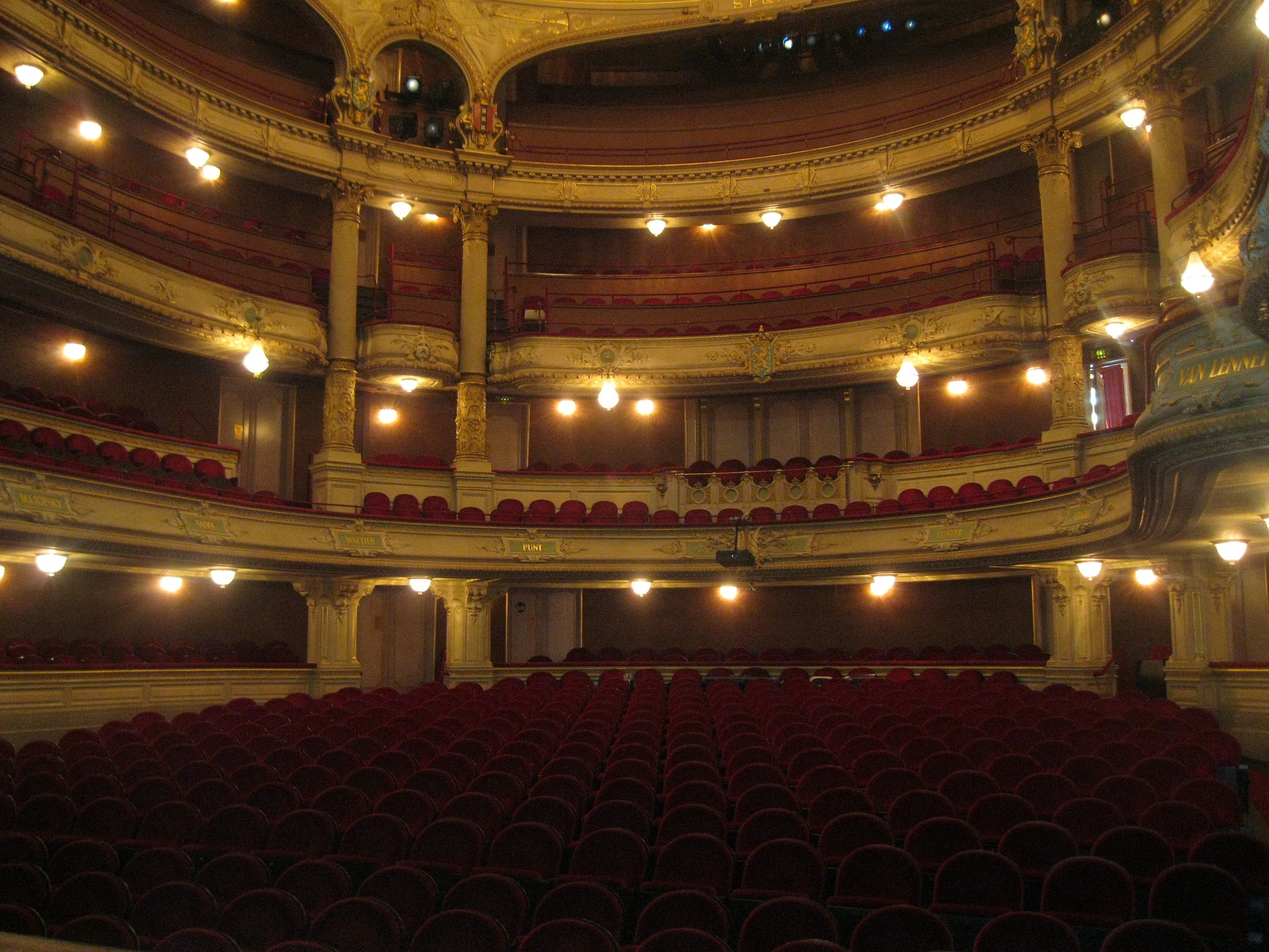  Exploring the Renaissance of Stage Musicals